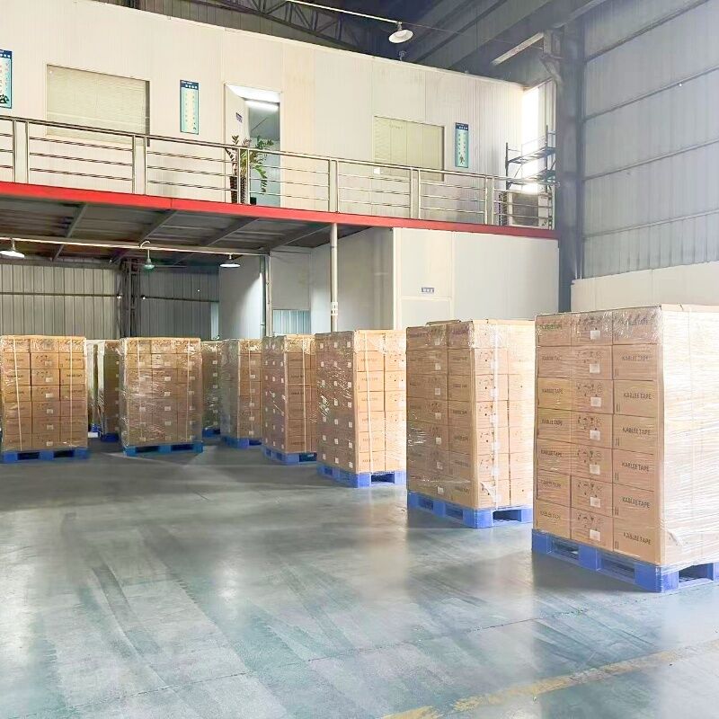 Αυτοκινητοταινία περιτύλιξης καλωδίων από PVC με ύφασμα, παρέχοντας ευέλικτη προστασία για πλεξούδες καλωδίων σε ηλεκτρικά συστήματα αυτοκινήτων